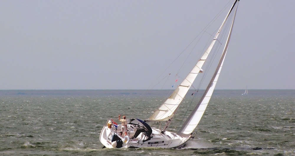 Segler in Segelbekleidung auf IJsselmeer
